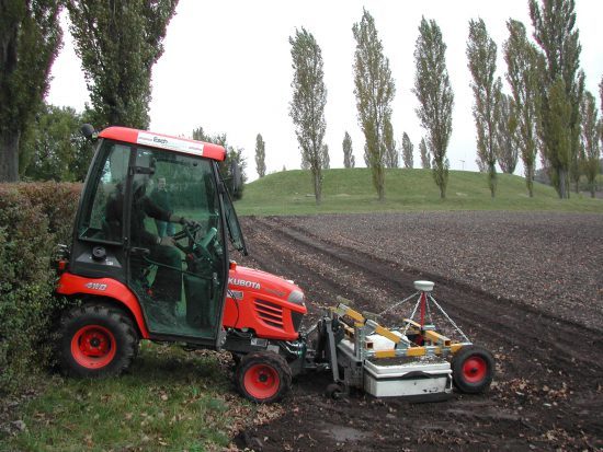 MALÅ MIRA front-mounted on a tractor at the Carnuntum site.