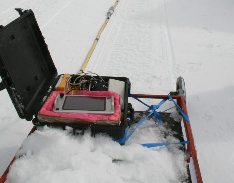 GPR-unit_Sruvey_Temperate_Glacier