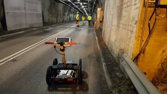 GPR measurements in a tunnel to see the depth to bedrock